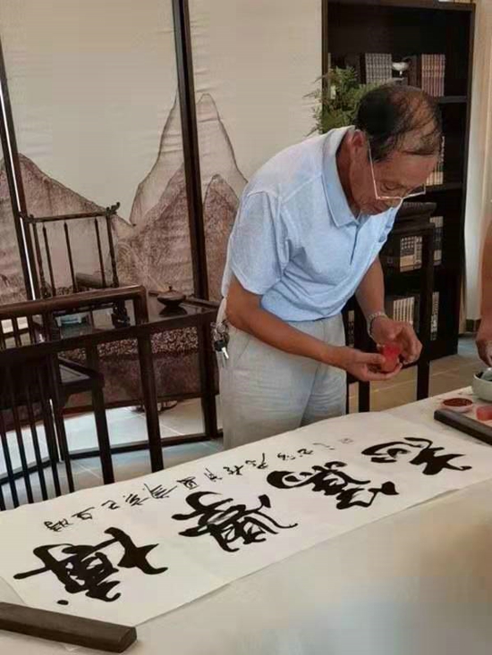 笔舞人生尽风流;访书法家侯发智先生