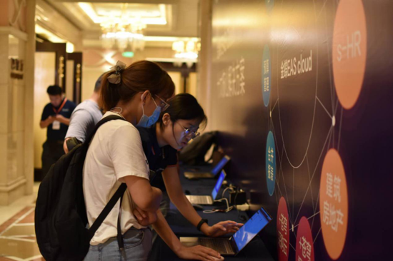 新时代企业数字化转型有了新方案！金蝶EAS Cloud集团企业数字化转型新平台亮相中原