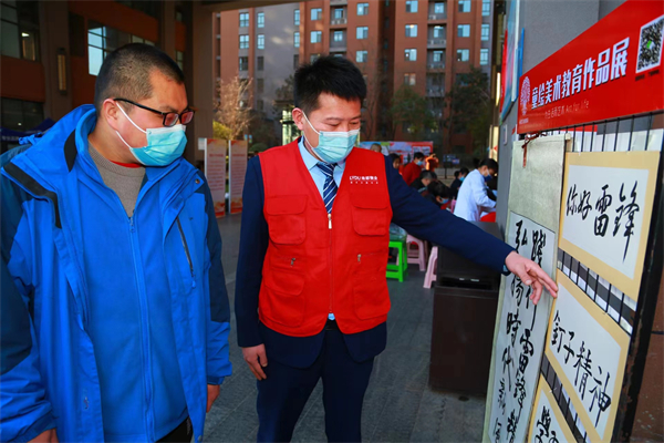 绿都物业紫荆华庭联合青翠路社区开展“学精神 续血脉”红色节目展演活动